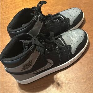 Air Jordan 1 Retro High OG Shadow 2013 Black .  No box. Size 11
